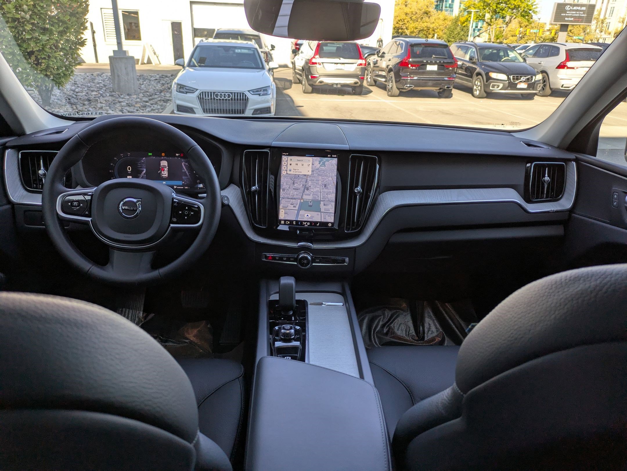 2025 Volvo XC60 Plus photo 26