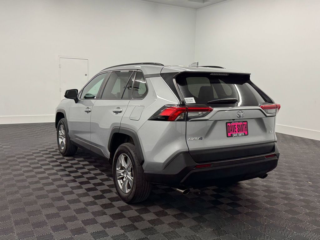 2024 Toyota RAV4 XLE photo 2