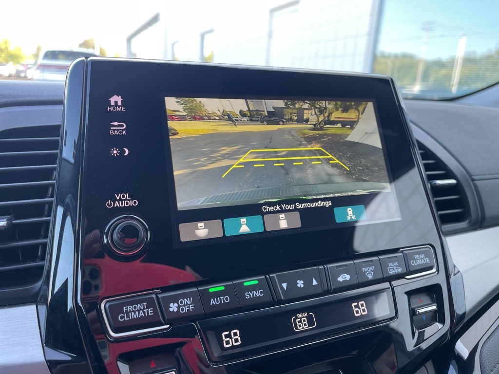 2023 Honda Odyssey Touring photo 7