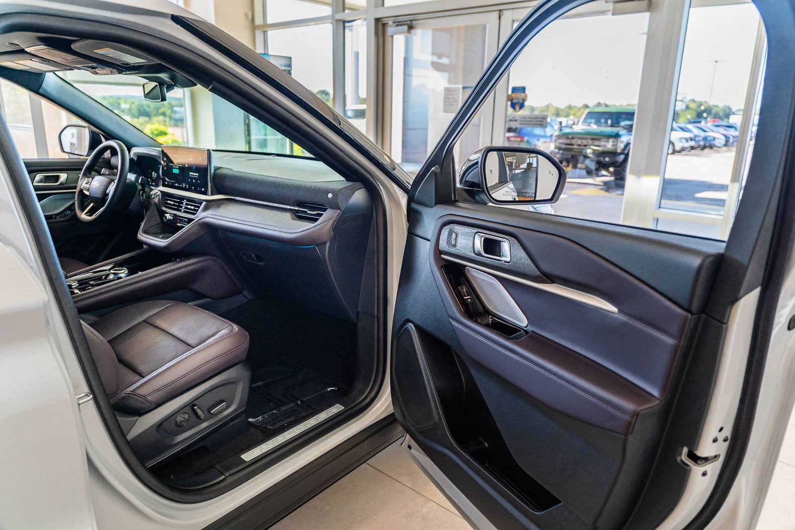 2025 Ford Explorer Platinum photo 7
