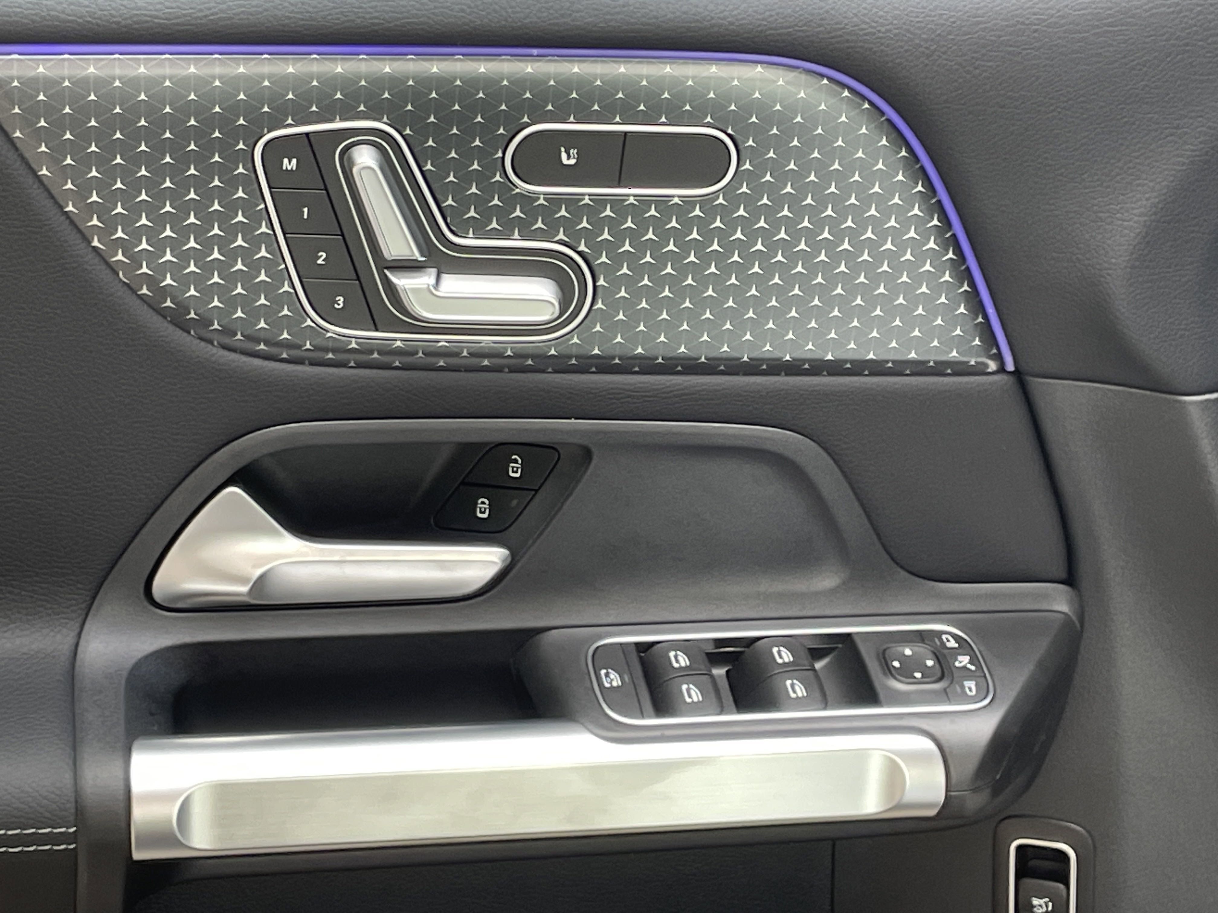 2025 Mercedes Benz GLB 250 photo 3