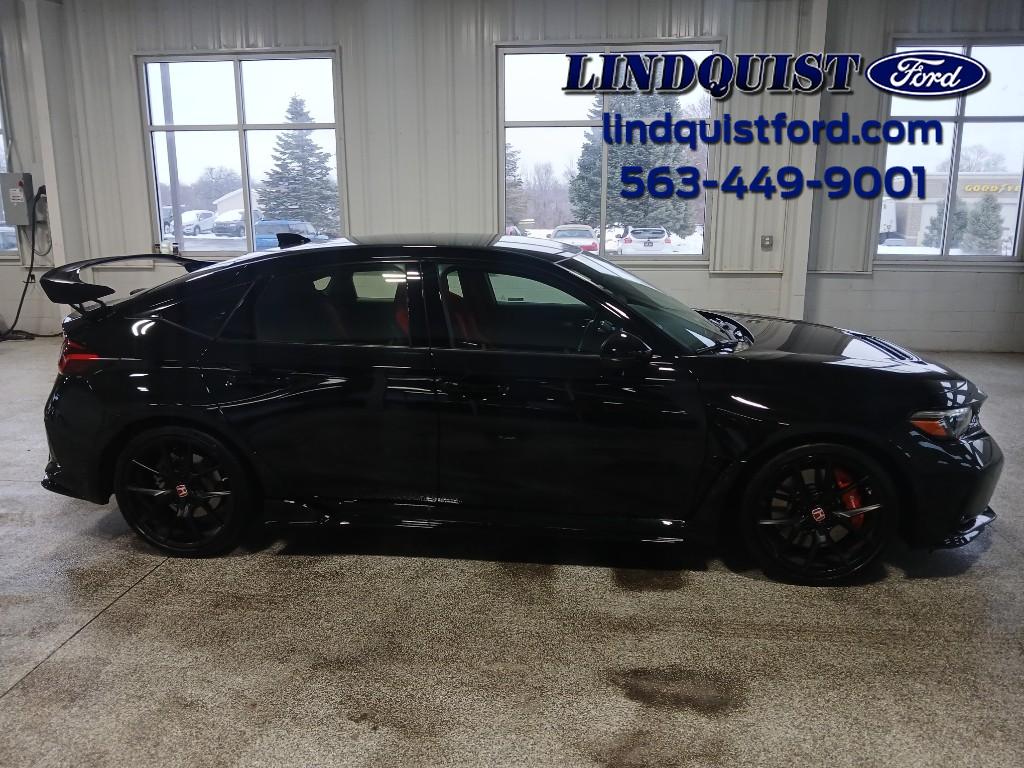 2024 Honda Civic Hatchback Type-R's photo