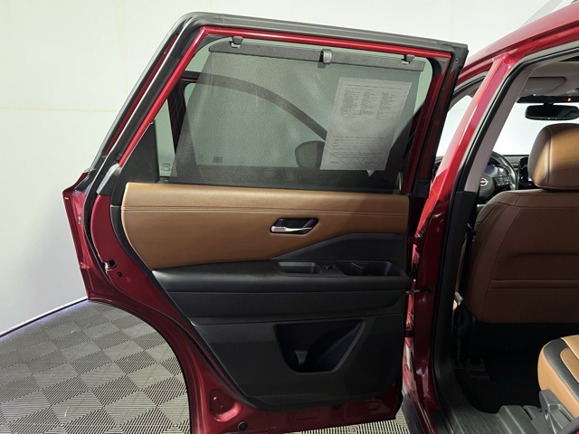 2022 Nissan Pathfinder Platinum photo 24