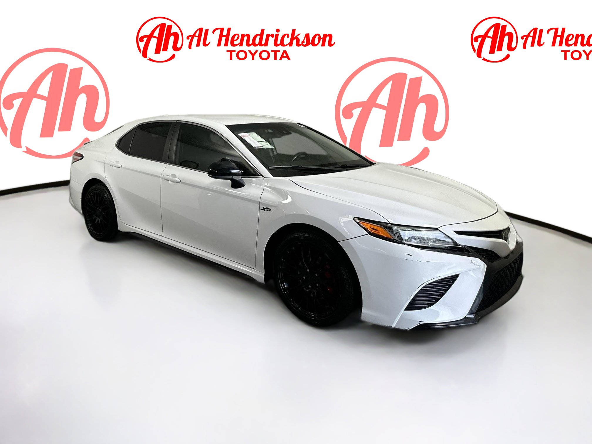 2020 Toyota Camry SE's photo