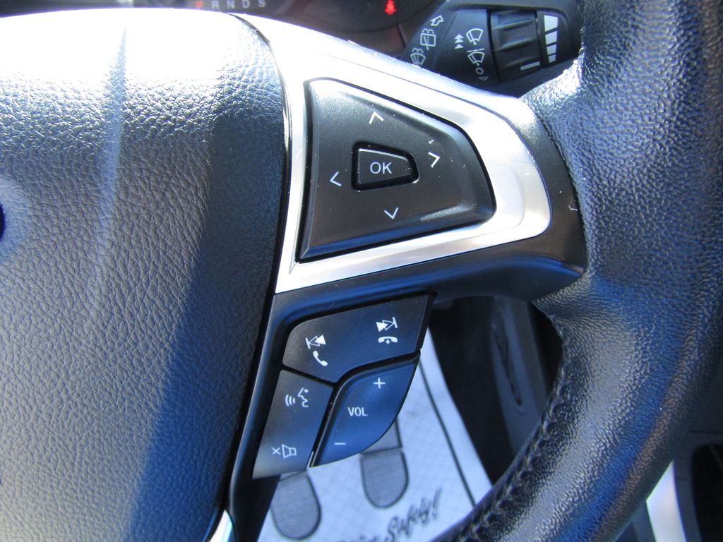 2022 Ford Edge SEL photo 20