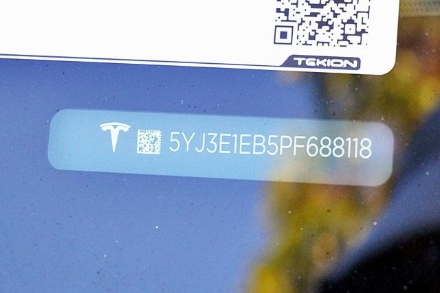 Used 2023  Tesla Long Range image 38