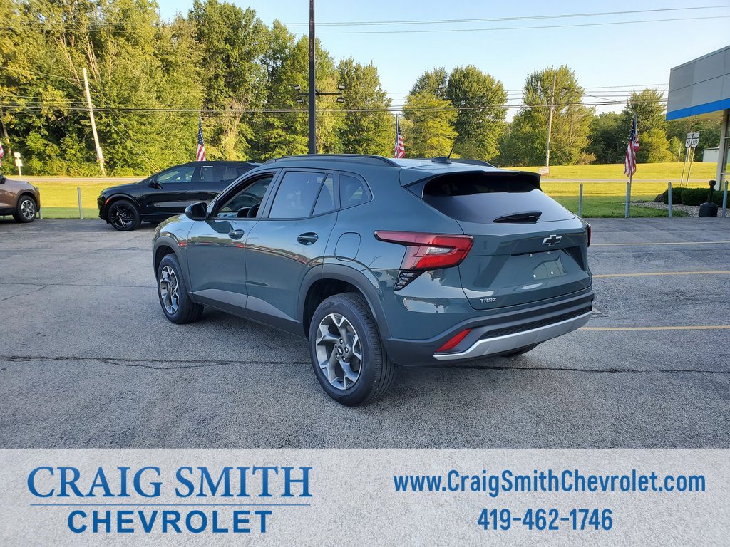 2025 Chevrolet Trax LT photo 4