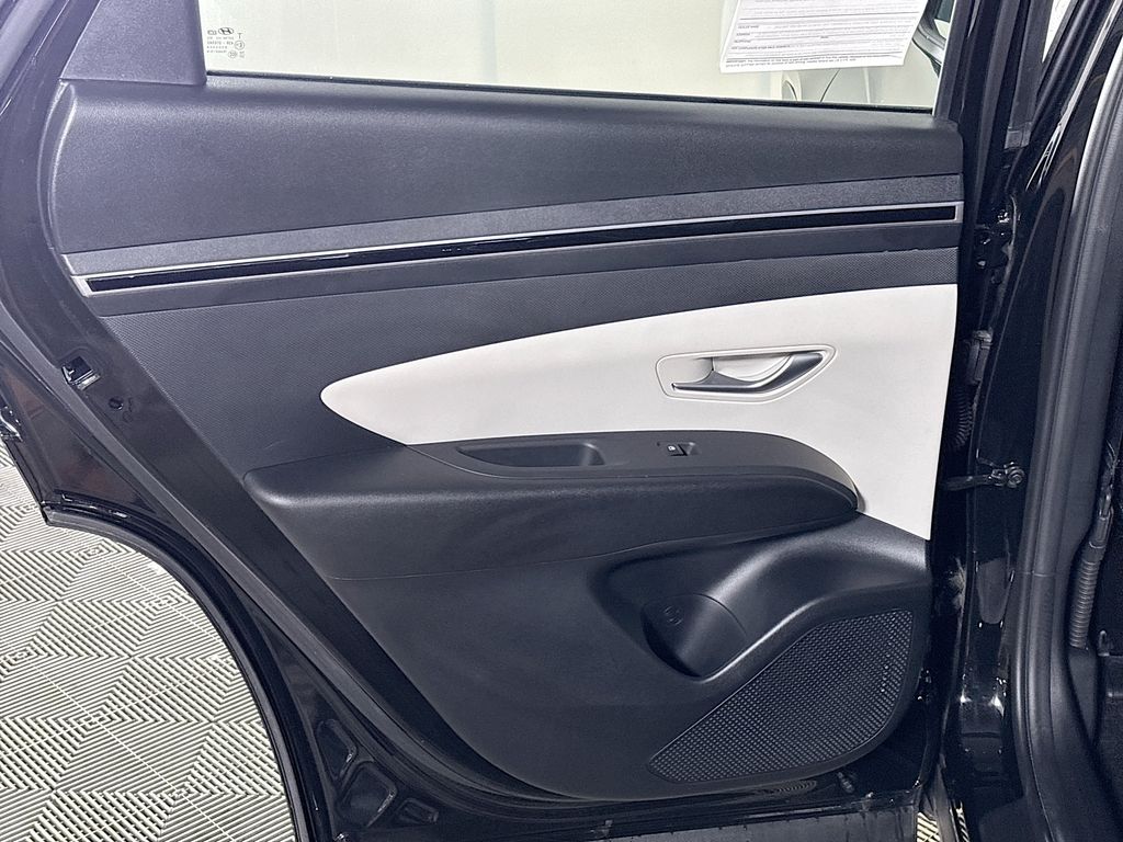2023 Hyundai Tucson SE photo 13