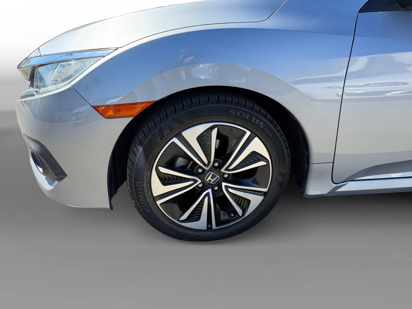 2018 Honda Civic EX-L photo 9