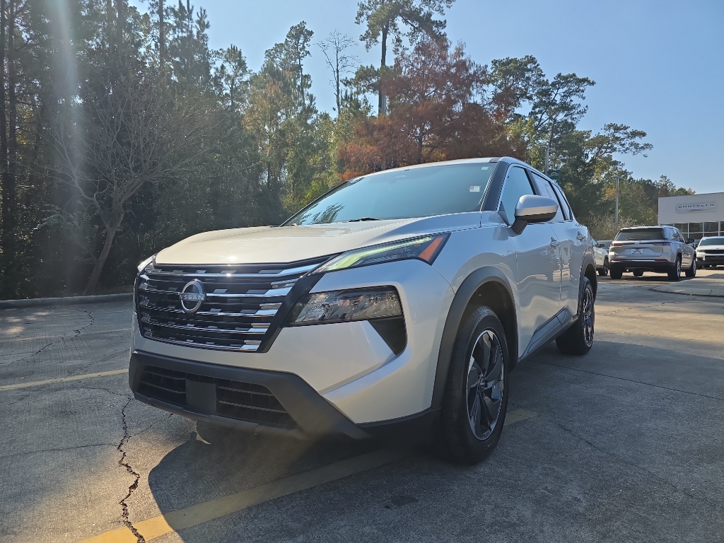 2024 Nissan Rogue SV photo 2