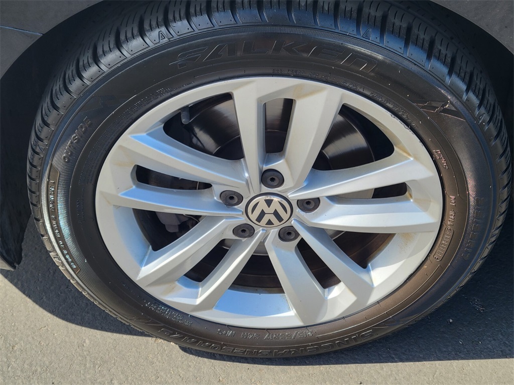 2020 Volkswagen Passat 2.0T SE photo 8