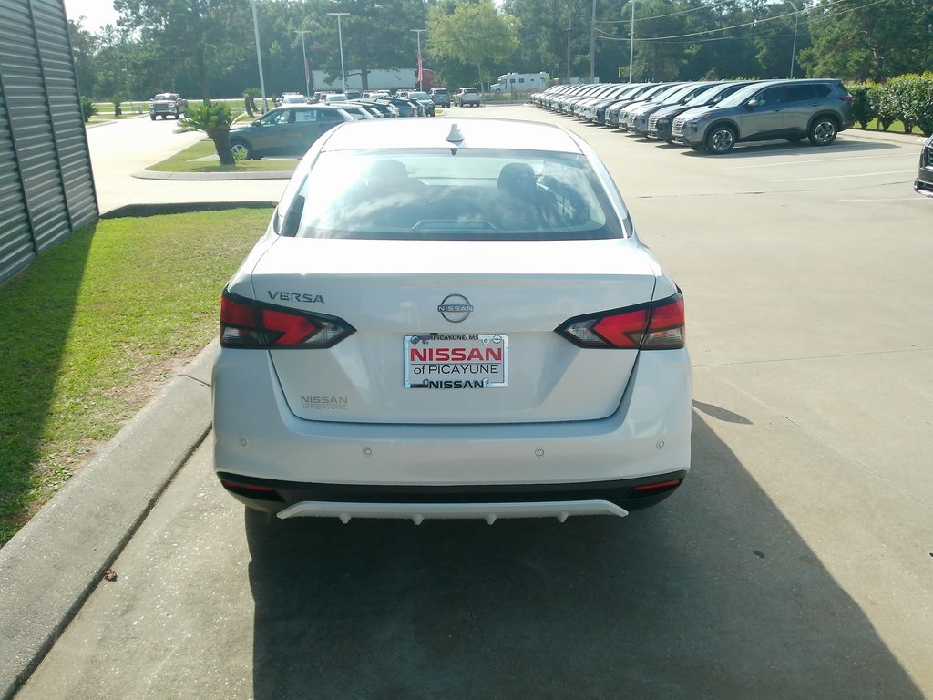 2025 Nissan Versa SV photo 4