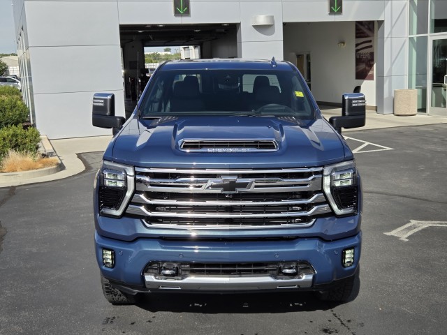 2025 Chevrolet Silverado 3500HD High Country photo 2