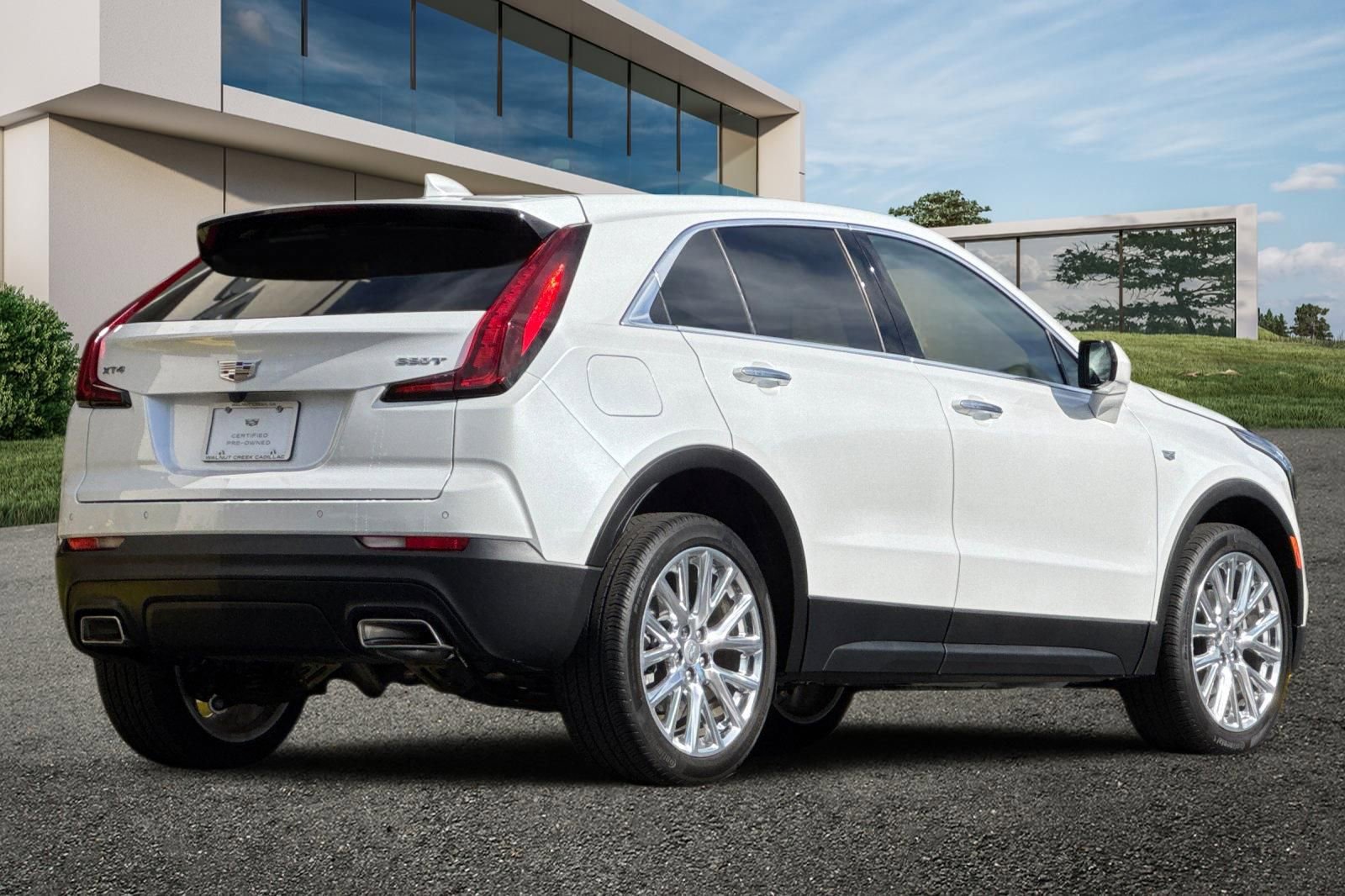 2023 Cadillac XT4 Luxury photo 3