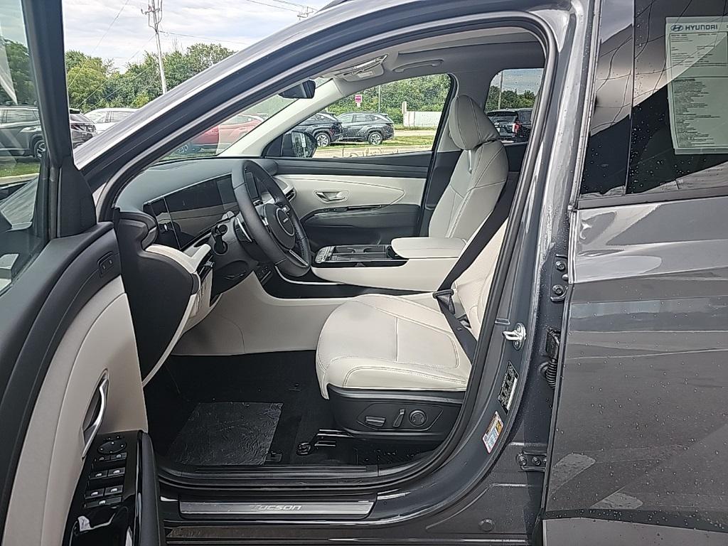 2025 Hyundai Tucson Limited photo 8