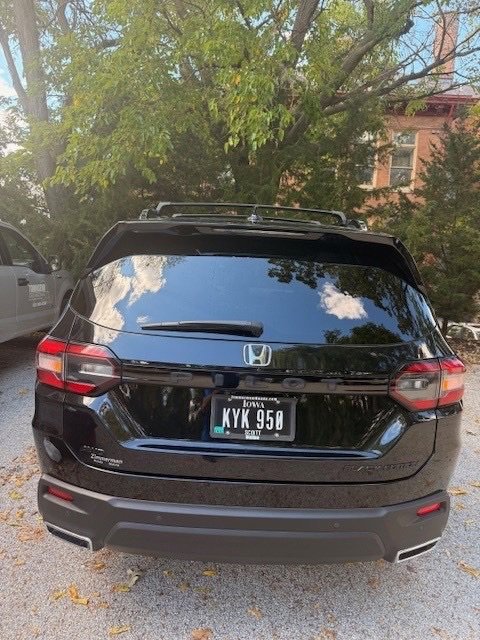 2025 Honda Pilot Black Edition photo 2