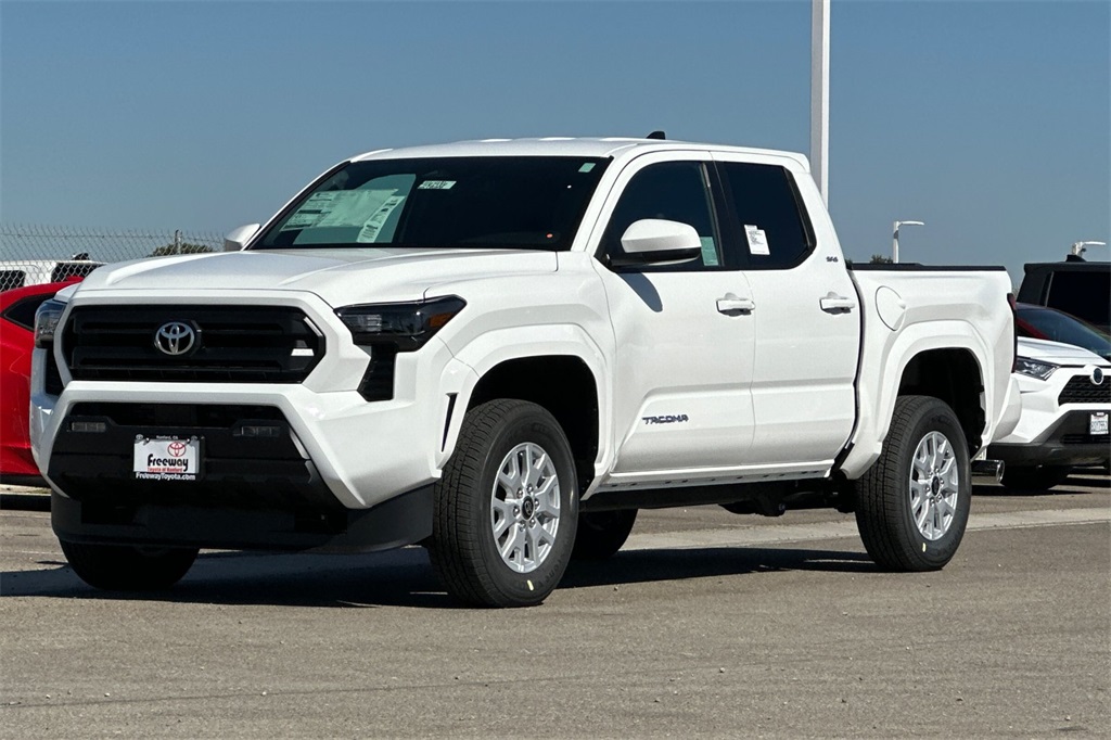 2025 Toyota Tacoma SR5 4x4 Double Cab photo 8