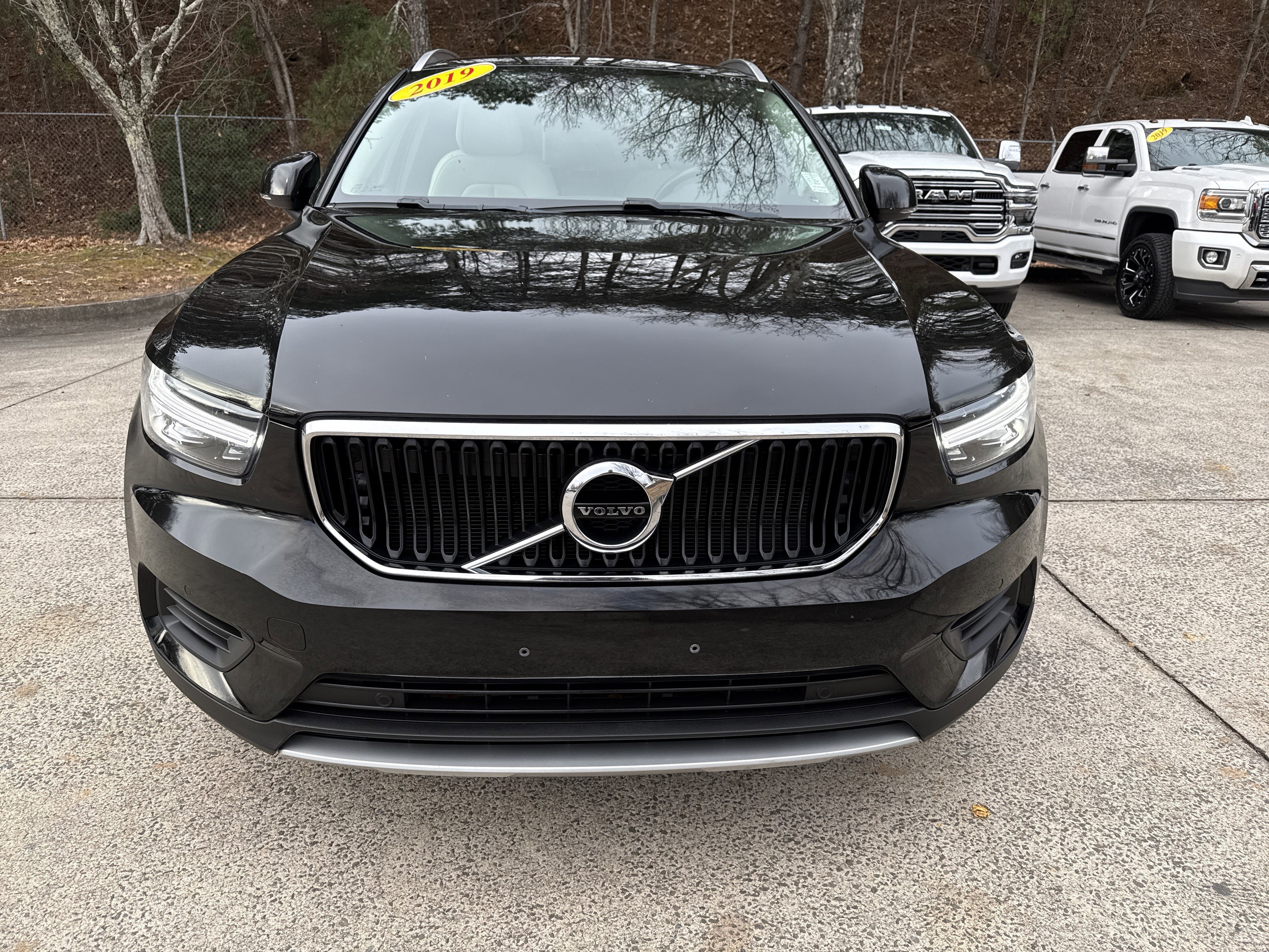 Used 2019 Volvo XC40 Momentum with VIN YV4162UK3K2085396 for sale in Jasper, GA