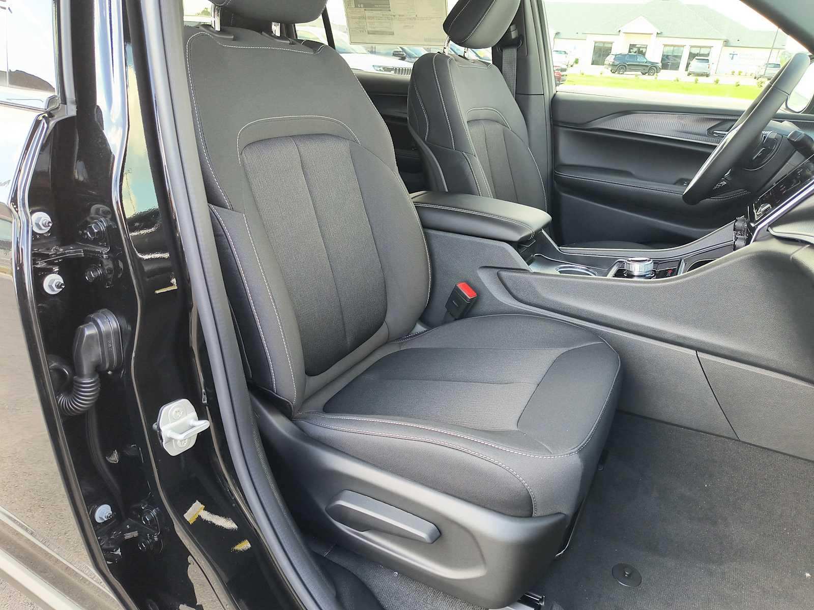 2025 Jeep Grand Cherokee Laredo X photo 13