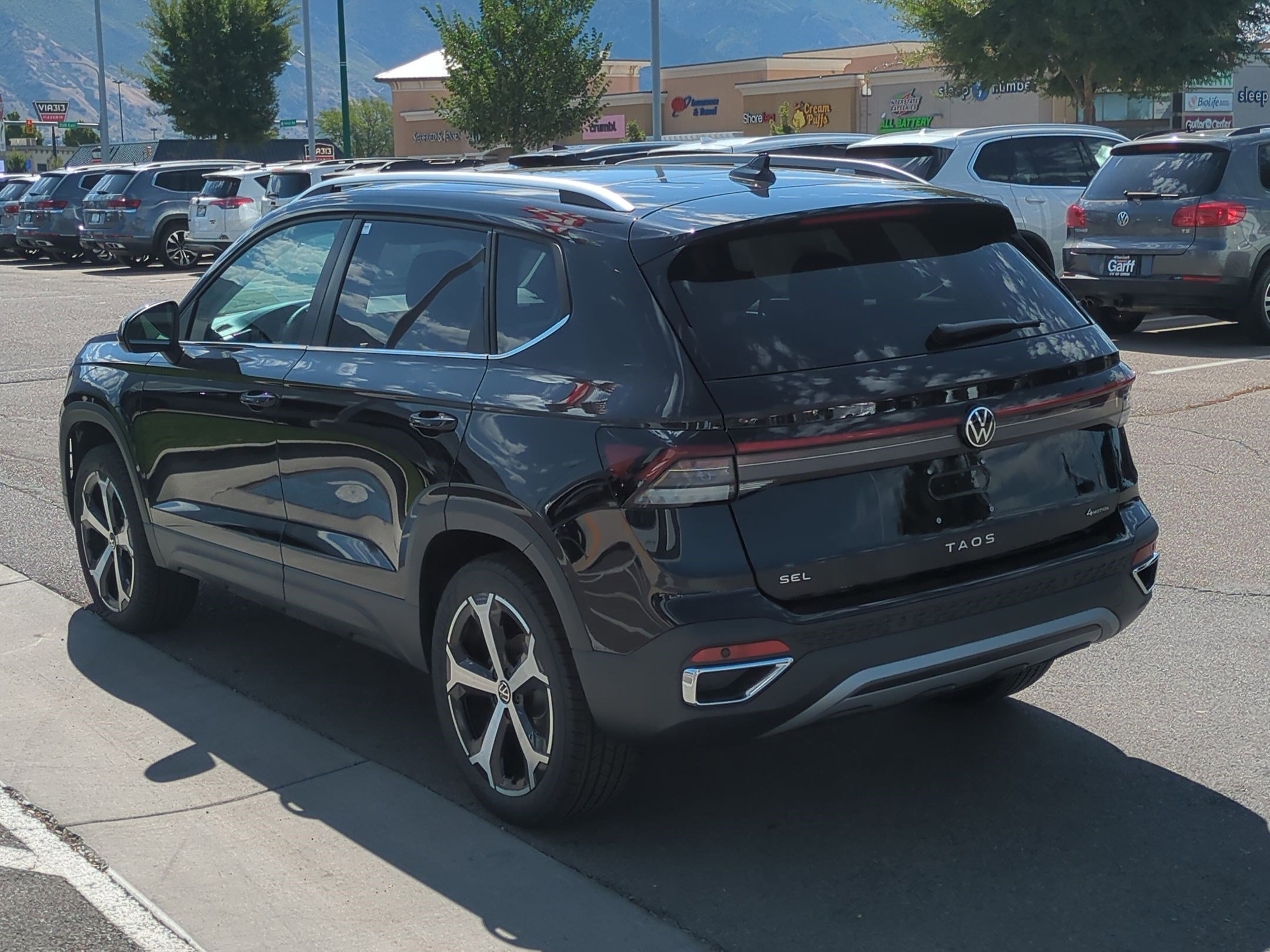 2025 Volkswagen Taos SEL photo 3
