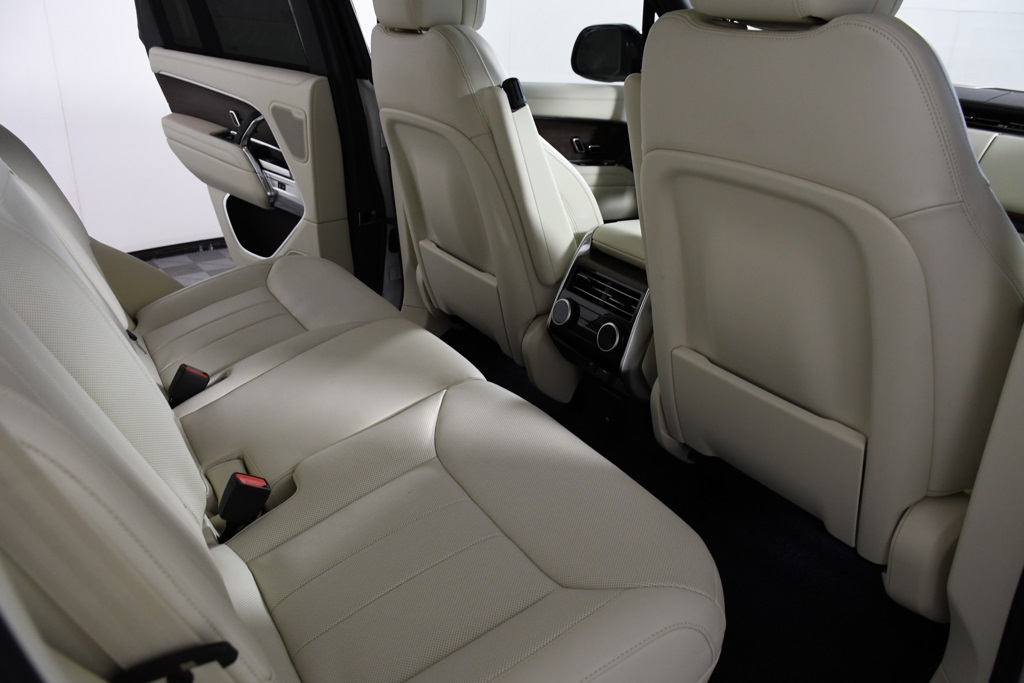 2025 Land Rover Range Rover SE photo 21