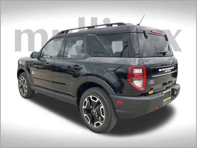 2024 Ford Bronco Sport Outer Banks photo 2