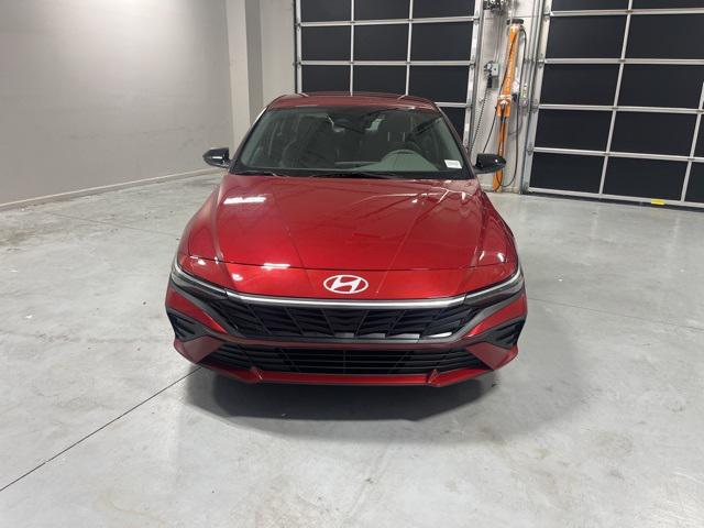 2025 Hyundai Elantra SEL Sport photo 2
