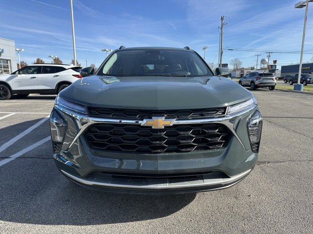 2026 Chevrolet Trax LT photo 2