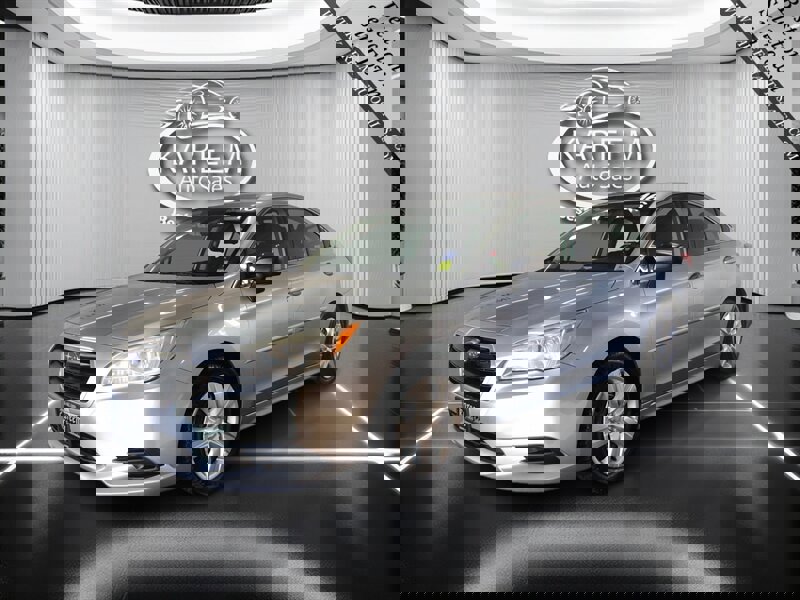 2016 Subaru Legacy Base's photo