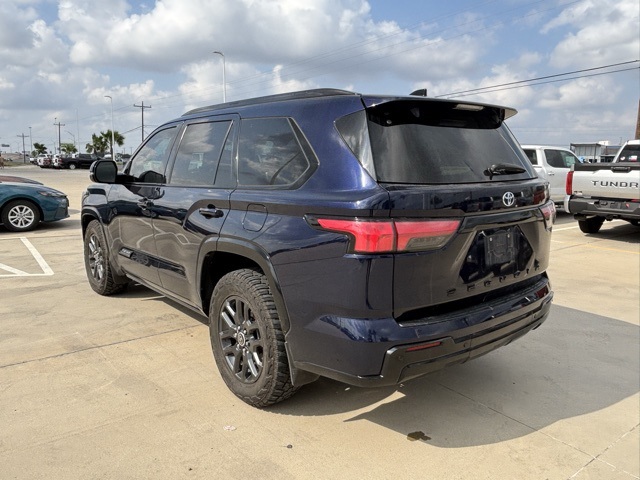 2023 Toyota Sequoia SR5 photo 4