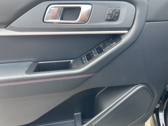 2025 Ford Explorer ST-Line photo 14