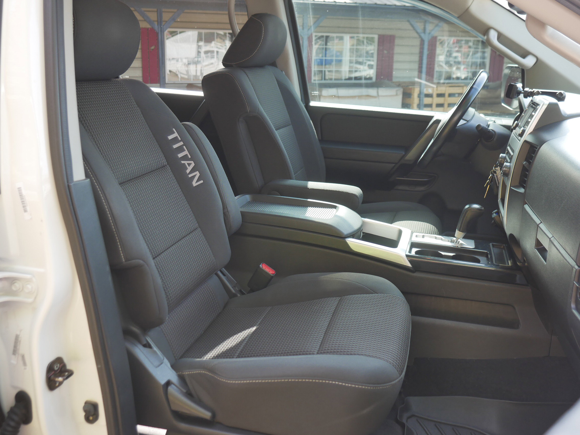 2013 Nissan Titan PRO-4X photo 28