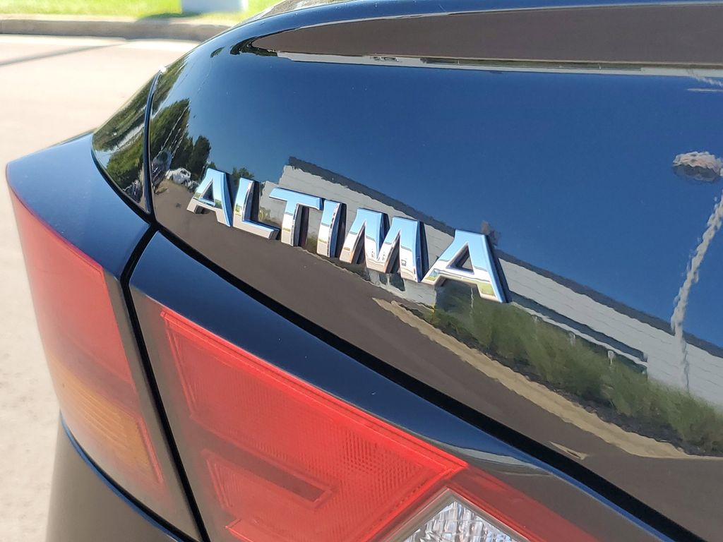 2022 Nissan Altima 2.5 SR photo 6