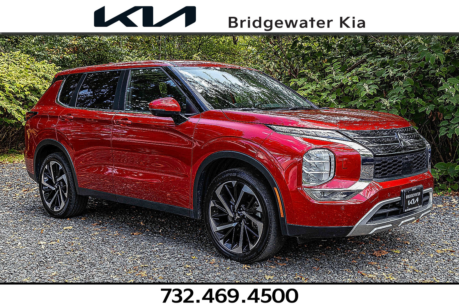 2024 Mitsubishi Outlander SE's photo