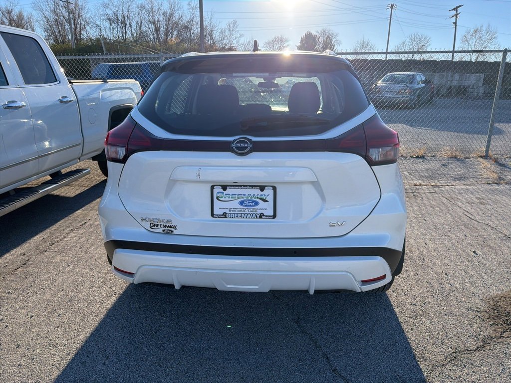 2023 Nissan Kicks SV photo 3