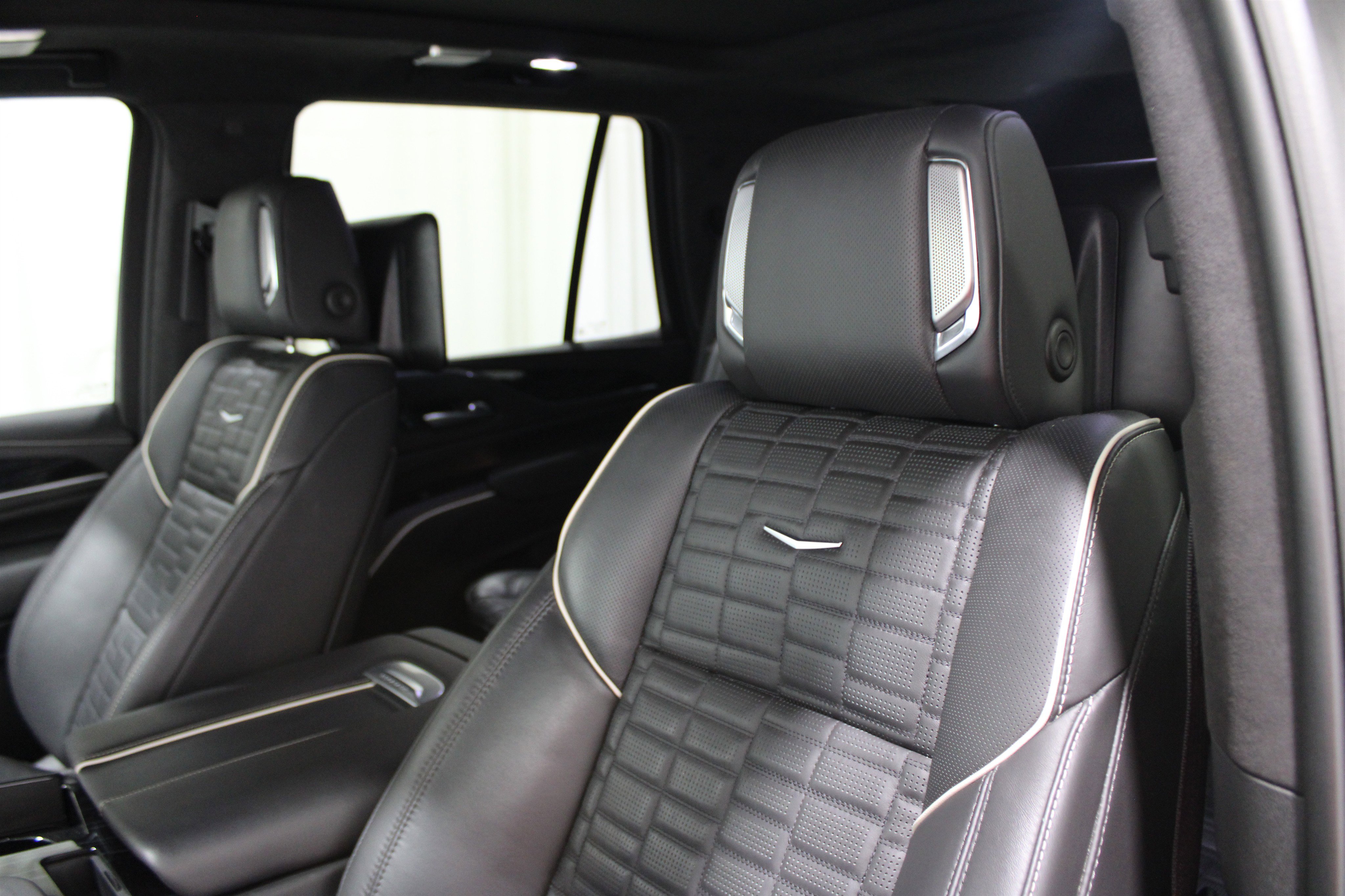 2023 Cadillac Escalade V-Series photo 3