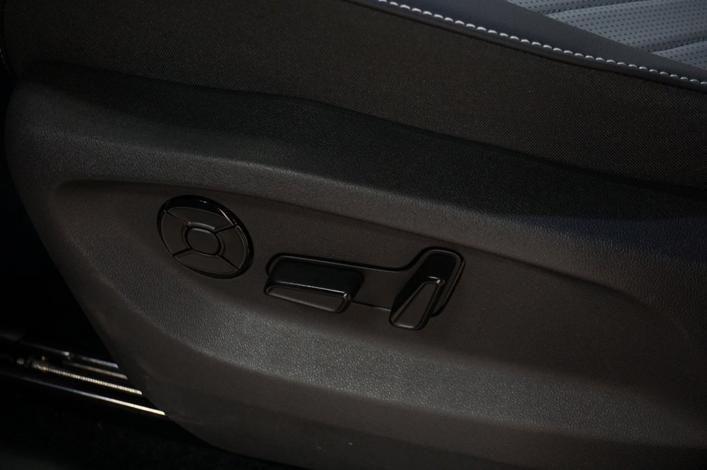 2025 Volkswagen Tiguan SE photo 25