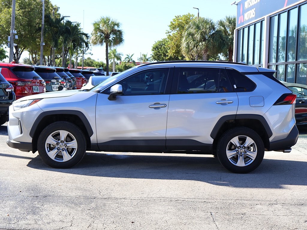 2022 Toyota RAV4 XLE photo 8