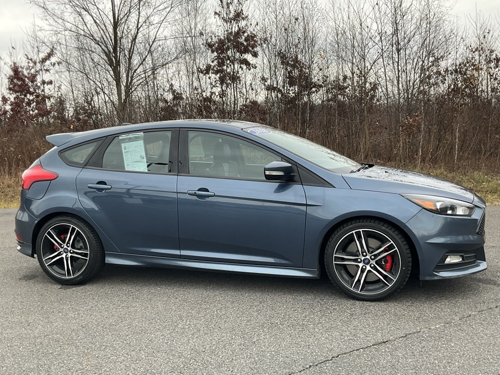 2018 Ford Focus ST's photo
