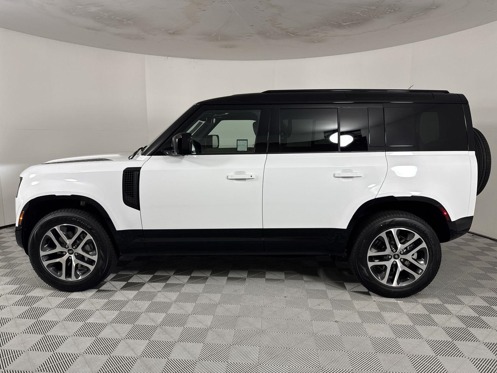 2025 Land Rover Defender 110 X-Dynamic SE photo 2