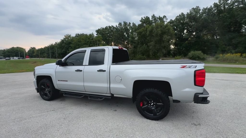 2018 Chevrolet Silverado 1500 LT photo 6