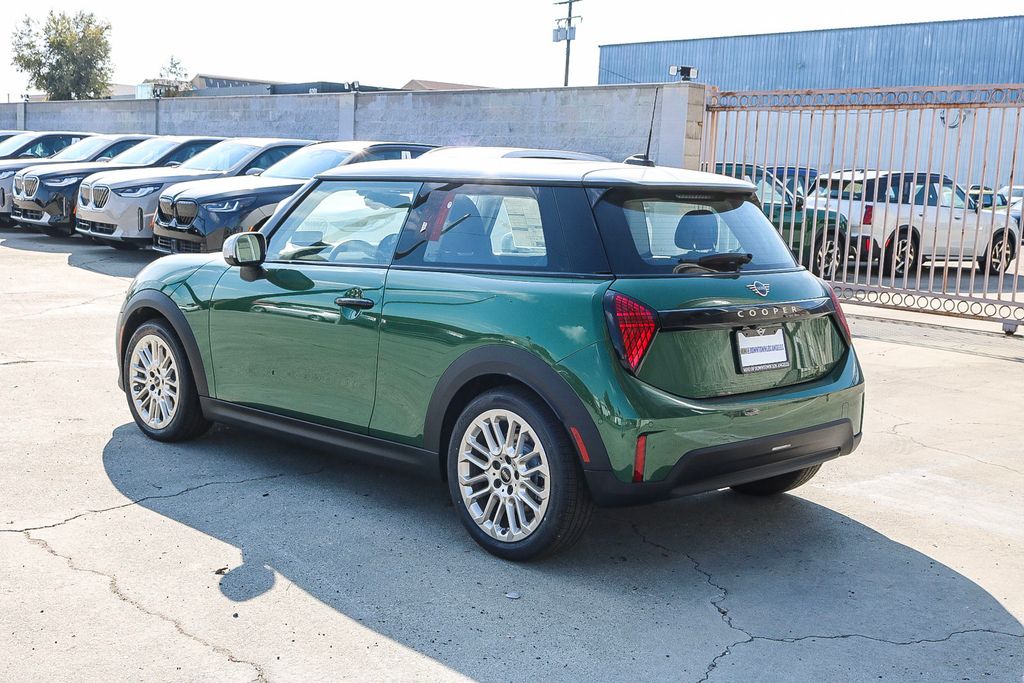 2025 Mini Cooper Hardtop 2 Door Signature photo 5