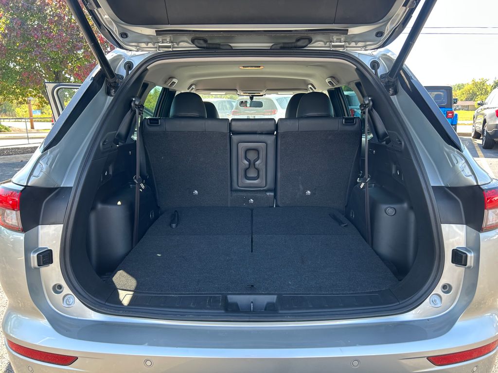 2023 Mitsubishi Outlander SE photo 4
