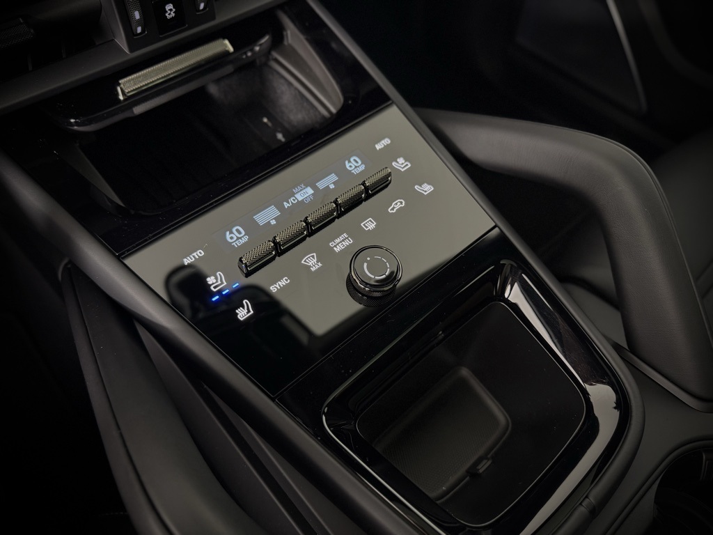 2025 Porsche Cayenne Turbo E-Hybrid Coupe photo 26
