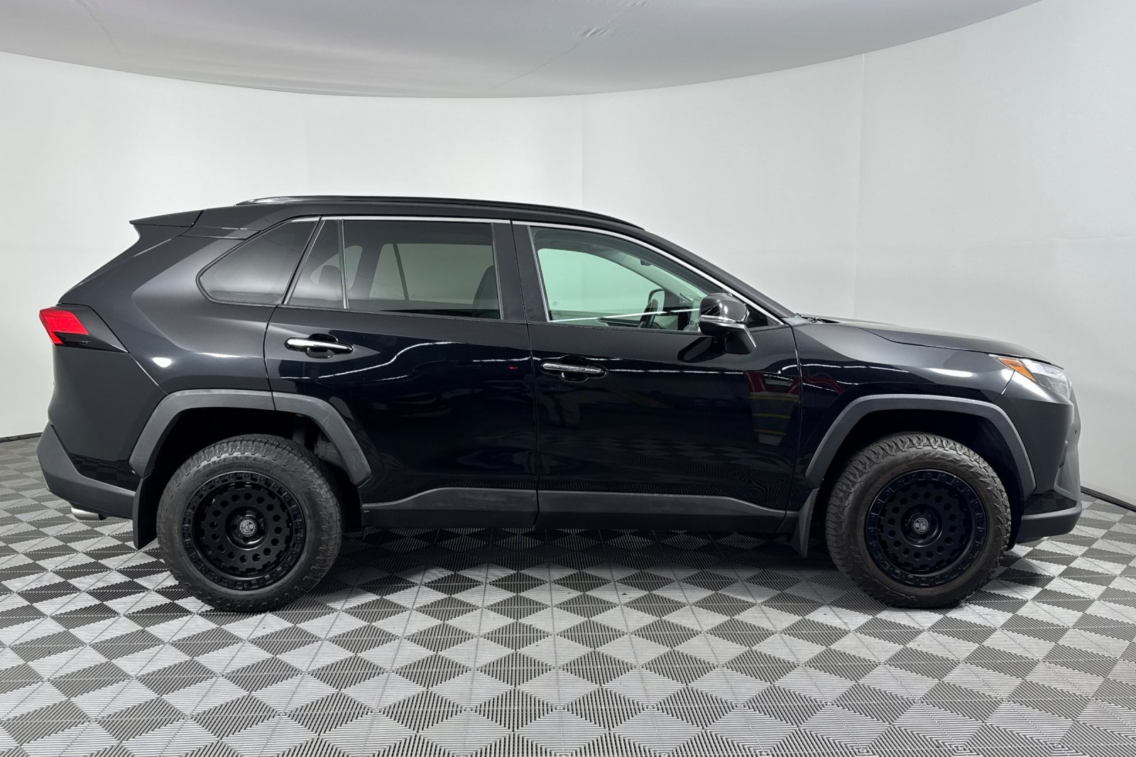 2022 Toyota RAV4 Limited photo 2