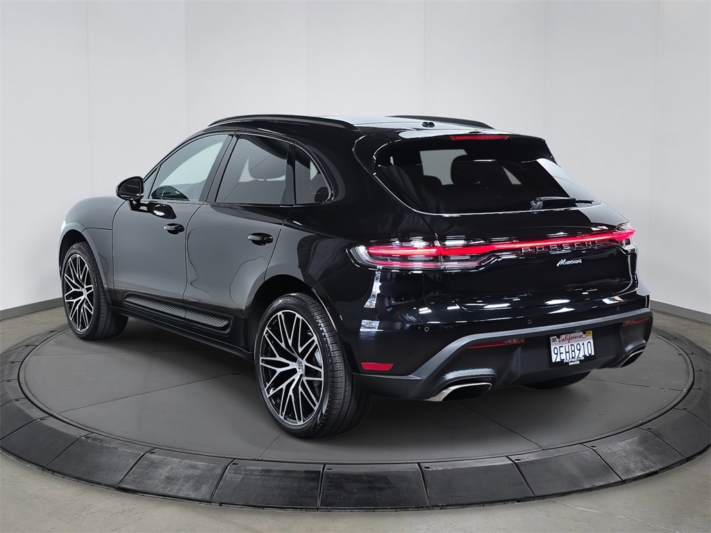 2023 Porsche Macan T photo 9