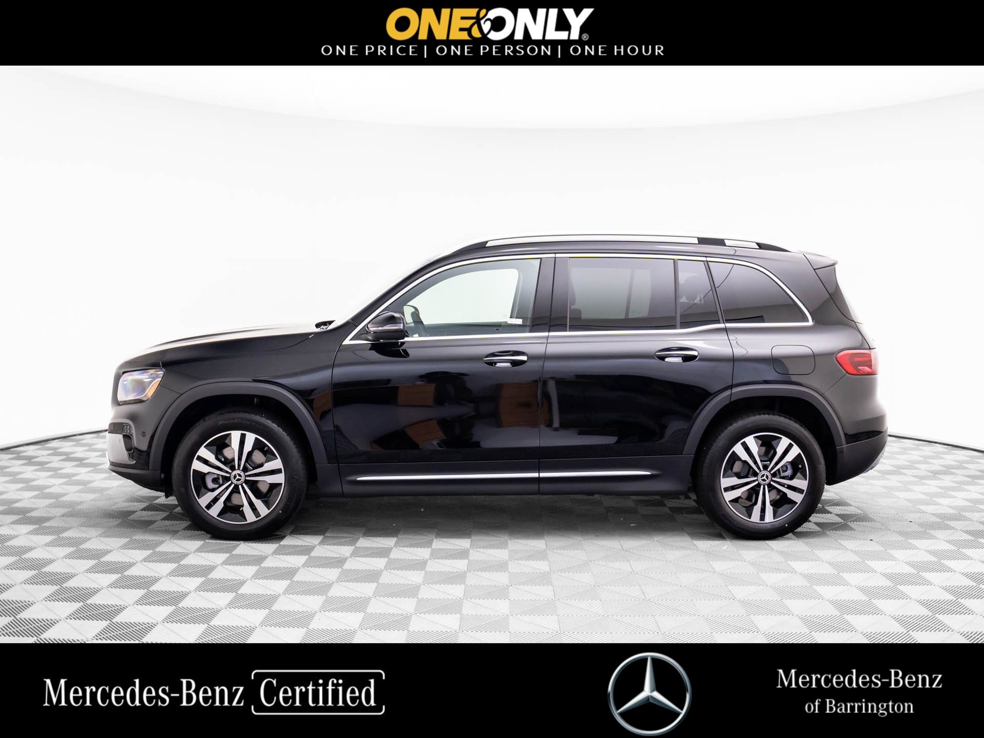 2025 Mercedes Benz GLB 250 4MATIC photo 2