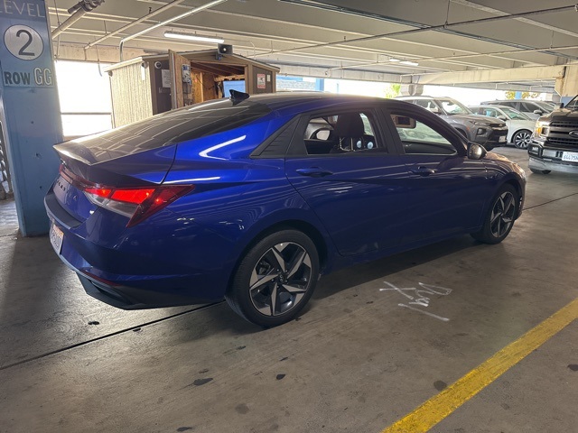 2023 Hyundai Elantra SEL photo 3