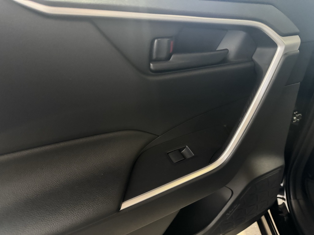 2025 Toyota RAV4 LE photo 22