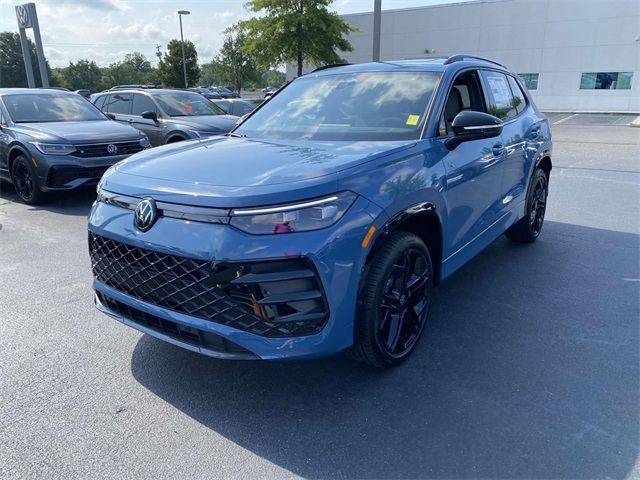 2025 Volkswagen Tiguan SE R-Line Black photo 3